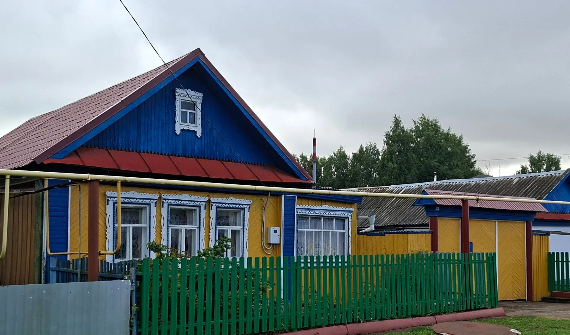 Хәйрлевара Ямалеева Круглое Поле поселогындагы үз йортында яши.