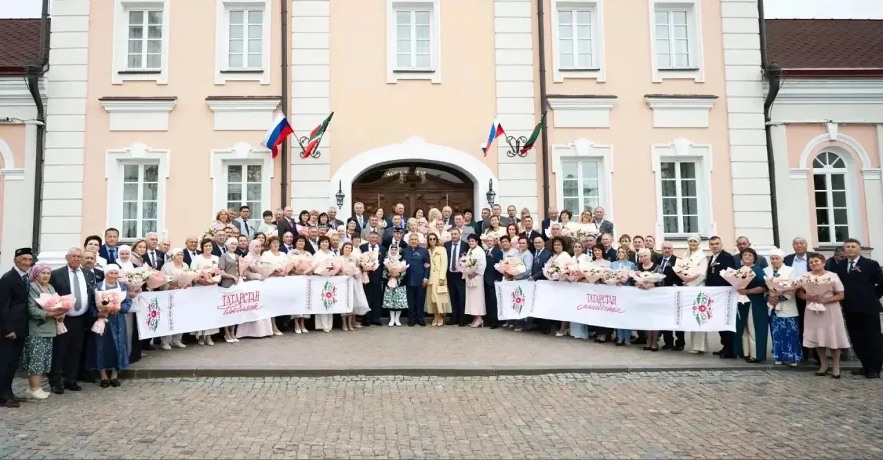 Супруги Марат и Рамзия Сафины — почётные гости торжественного приёма в честь Дня Республики Татарстан.