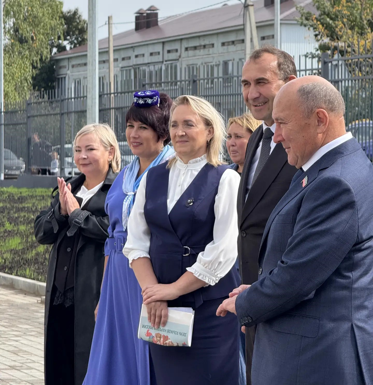 Марат Ахметов оценил ремонт школы в поселке Новый.