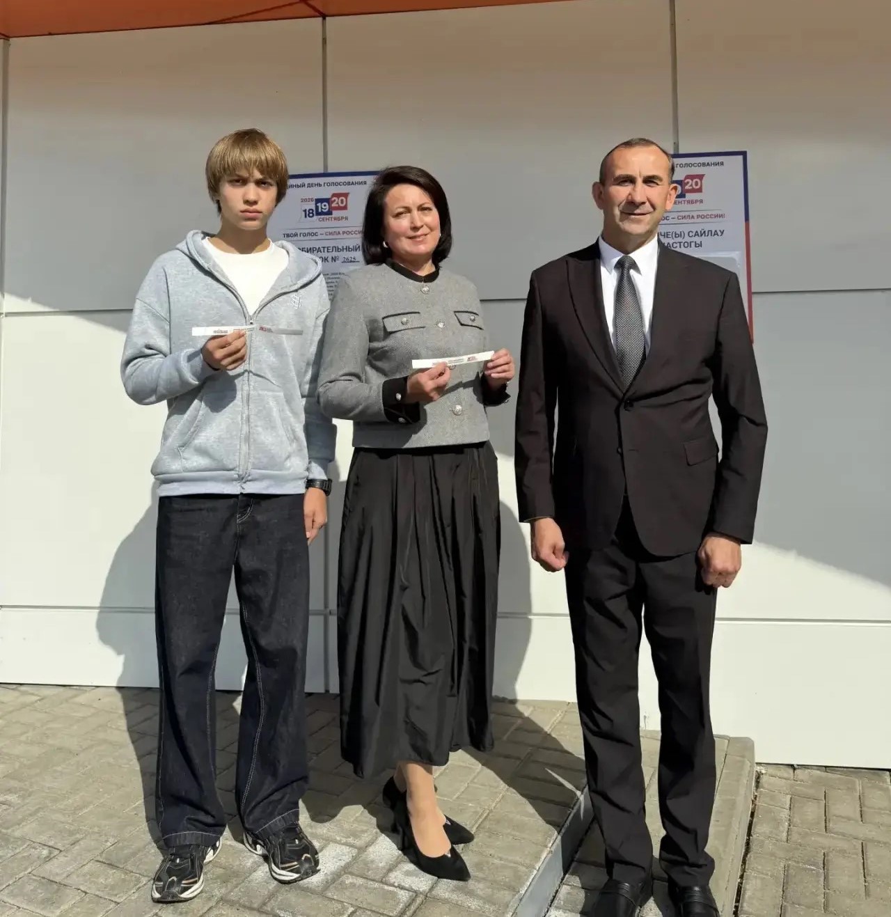 Камил Нәҗмиев гаиләсе белән.