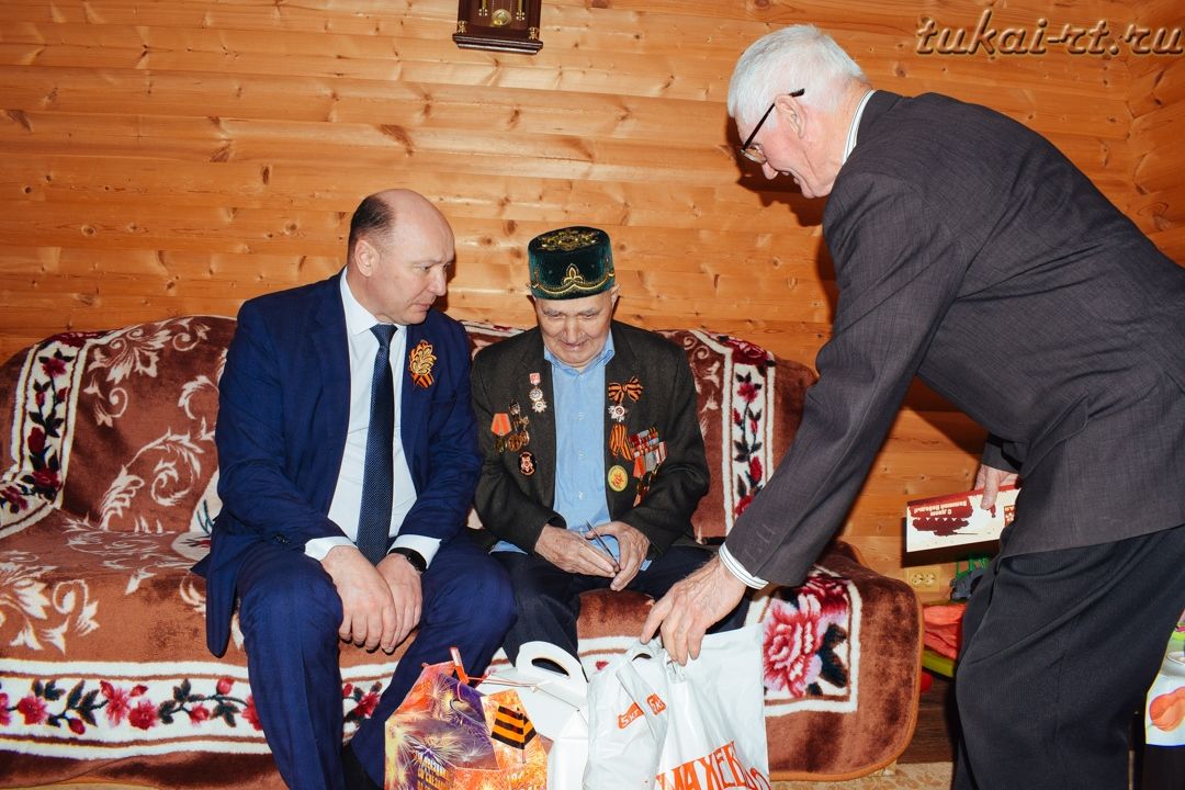 Фаил Камаев поздравил участников ВОВ и вручил подарки ФОТО  Часть 3