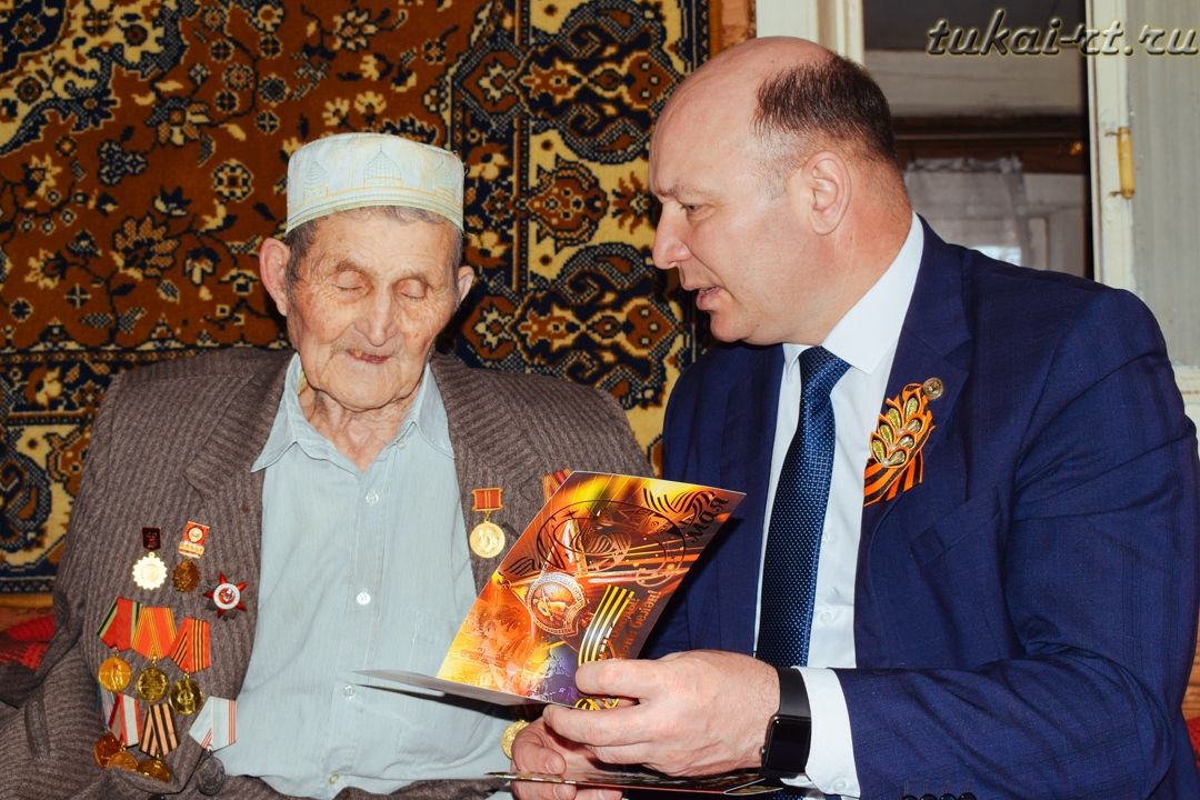 Фаил Камаев поздравил участников ВОВ и вручил подарки ФОТО  Часть 3