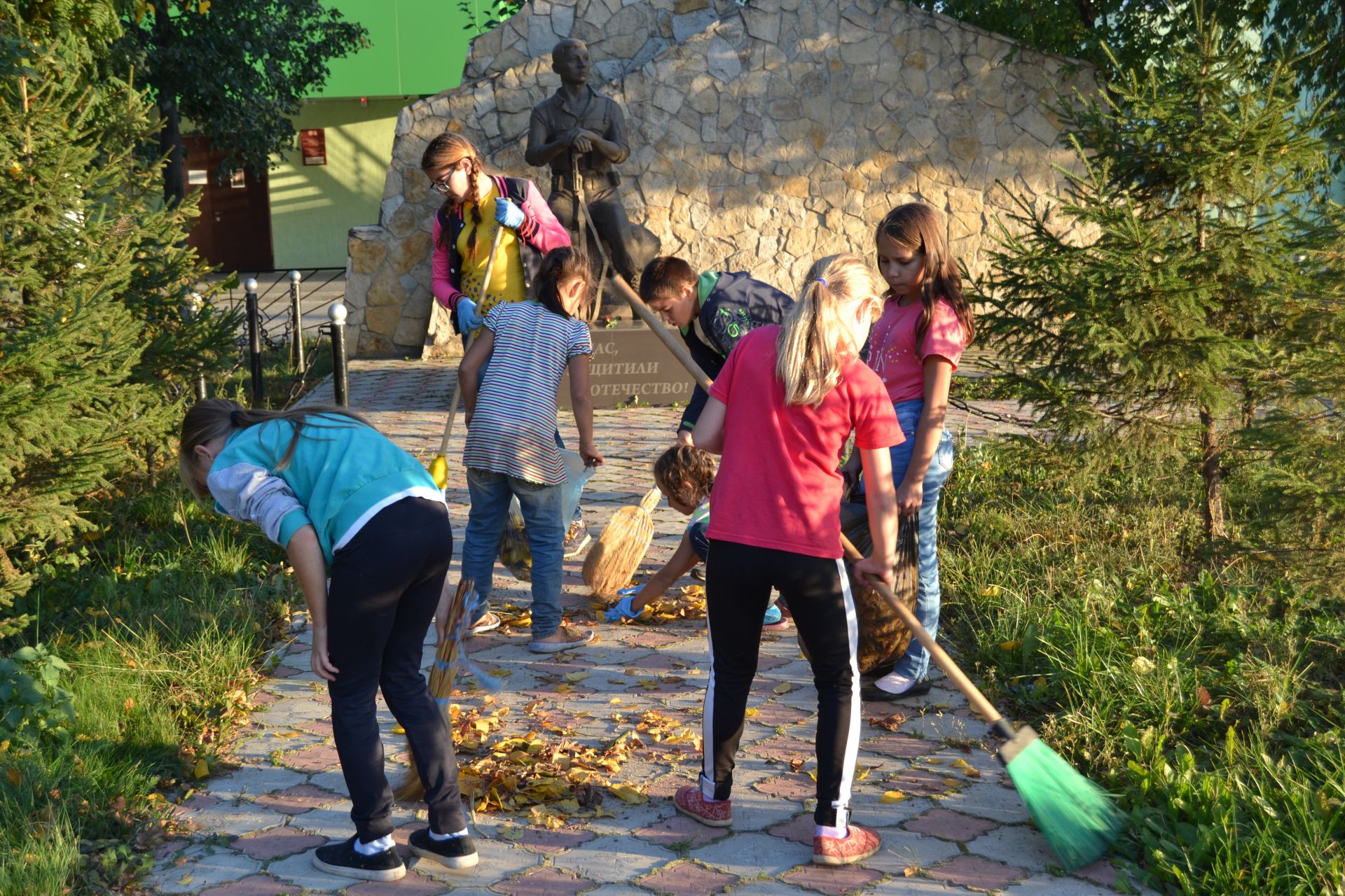 Экологическая акция «Сделаем посёлок цветущим» в рамках Всемирного дня чистоты