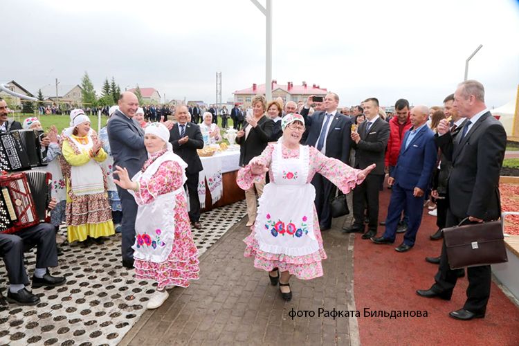 Гармонь объединила