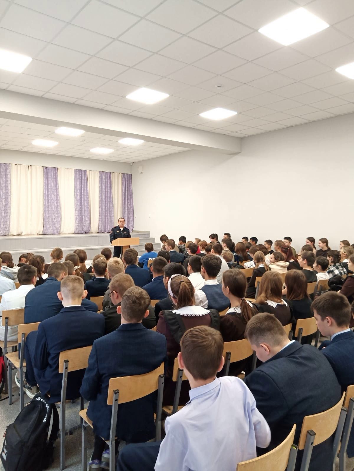 В преддверии осенних каникул в Князевской школе посёлка «Татарстан» гость дня – Шамиль Мирсаетович Ганиев, начальник ОГИБДД отдела МВД России по Тукаевскому району