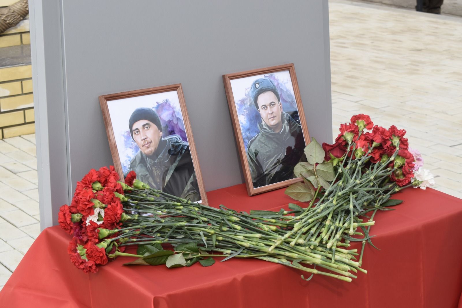 Бүген Тукай районында махсус хәрби операция зонасында һәлак булган ике бертуган Артем һәм Станислав Шамукаевлар белән хушлаштылар