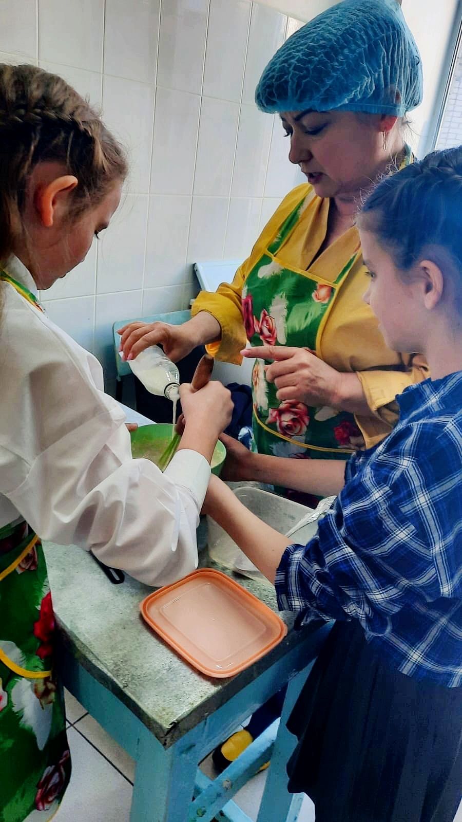 Новотроицкое мәктәбенең өлкән сыйныф укучылары “Аш-су пешеру серләре” мастер-классында катнаштылар