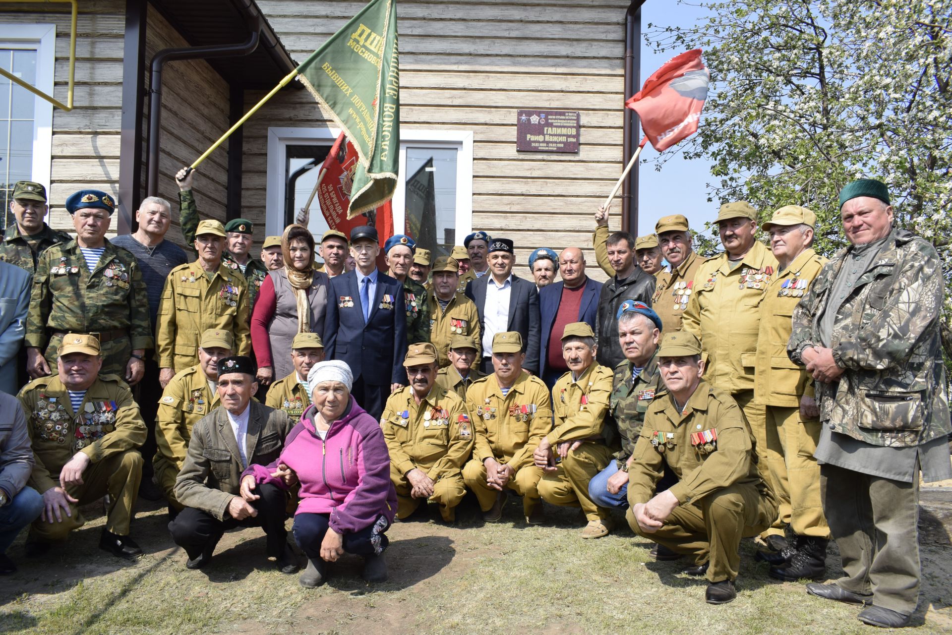 Батырларның исемнәре уеп язылган
