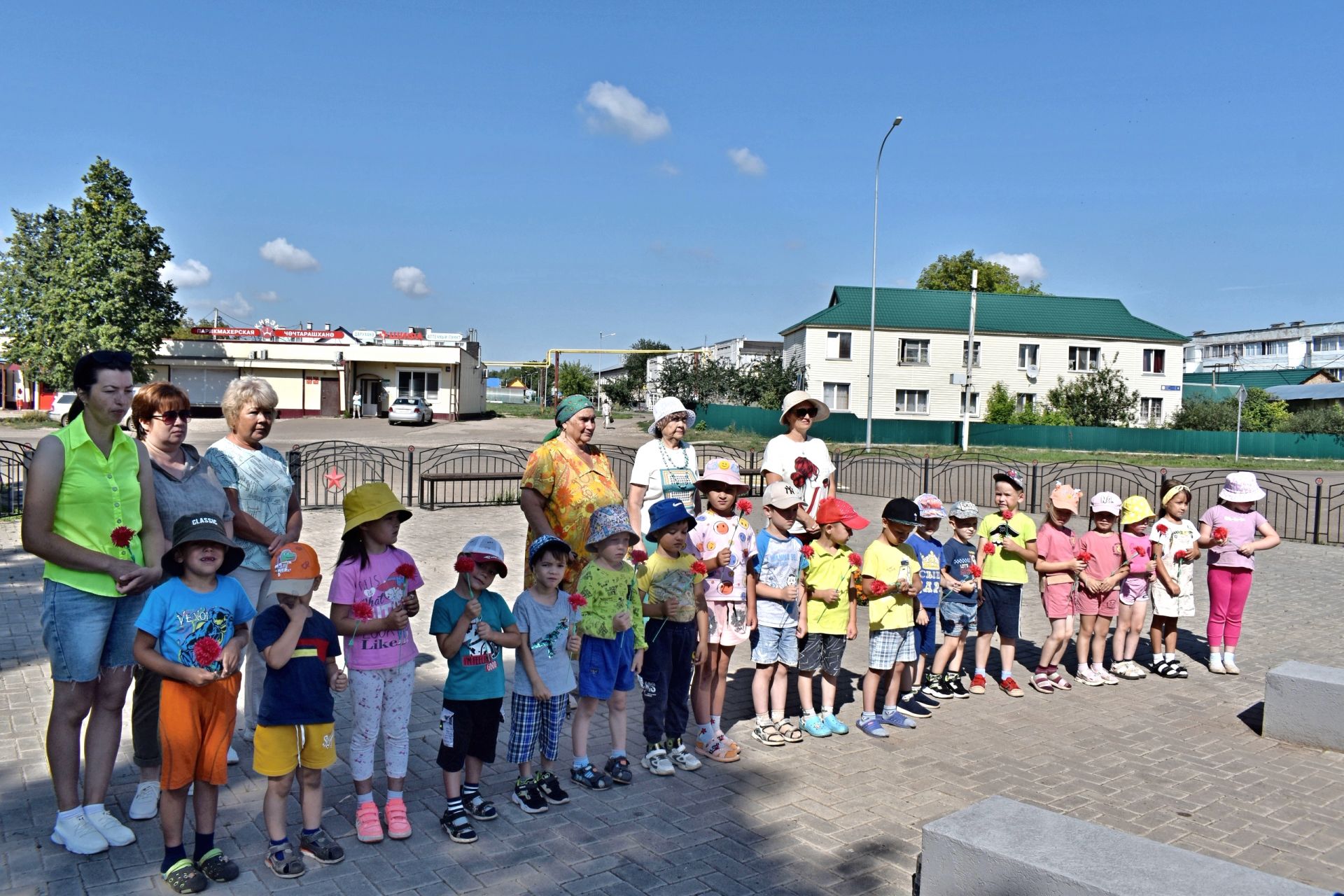 Кенәз авыл җирлегендә «Бездән башка беркем дә!» дигән тантаналы митинг узды. Ул һава-десант гаскәрләре көненә багышланган иде