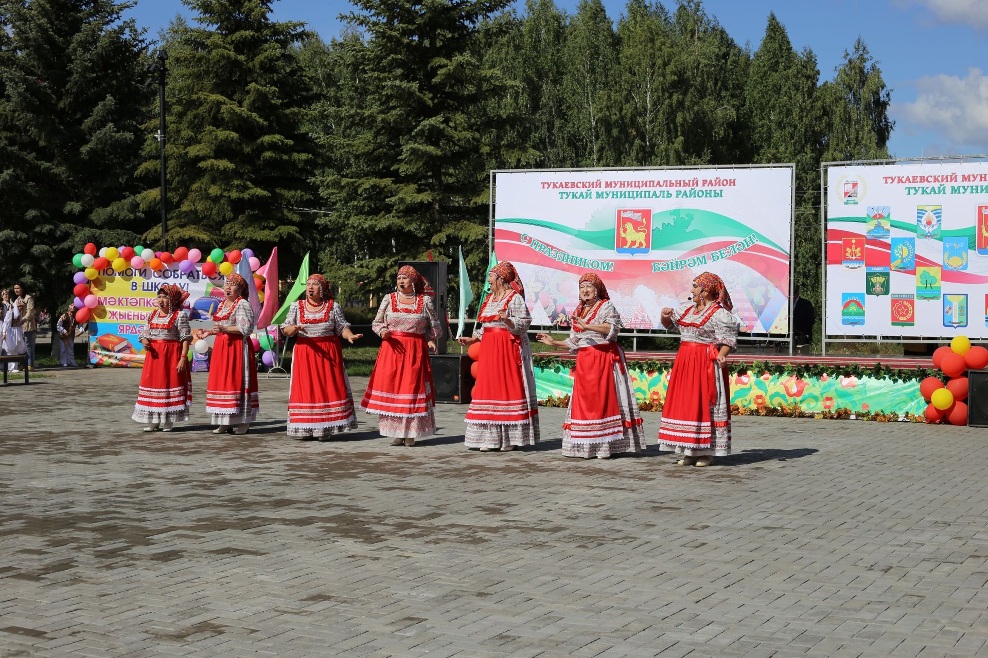 Без бүген иң матур бәйрәмнәрнең берсен Татарстан Республикасы көнен билгеләп үтәбез