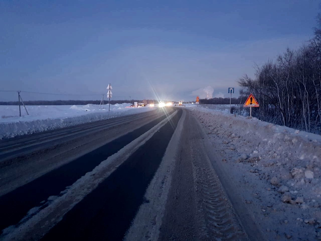 Авария с участием грузового автомобиля «КАМАЗ» и бетонного ограждения: причины и последствия