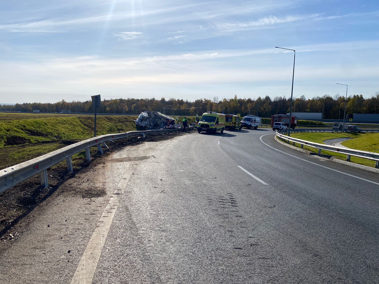 Тукай районында микроавтобус юл читенә төшеп киткән