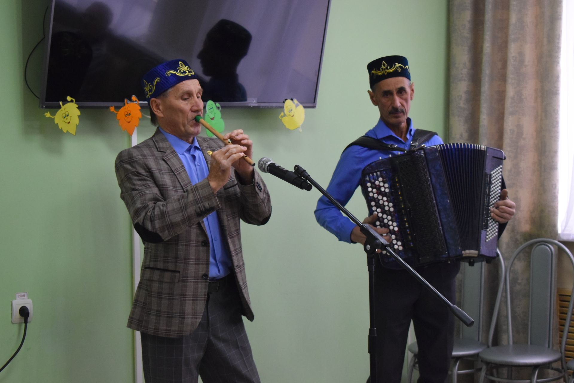 Камил Нәҗмиев интернатта яшәүче өлкәннәр белән очрашты