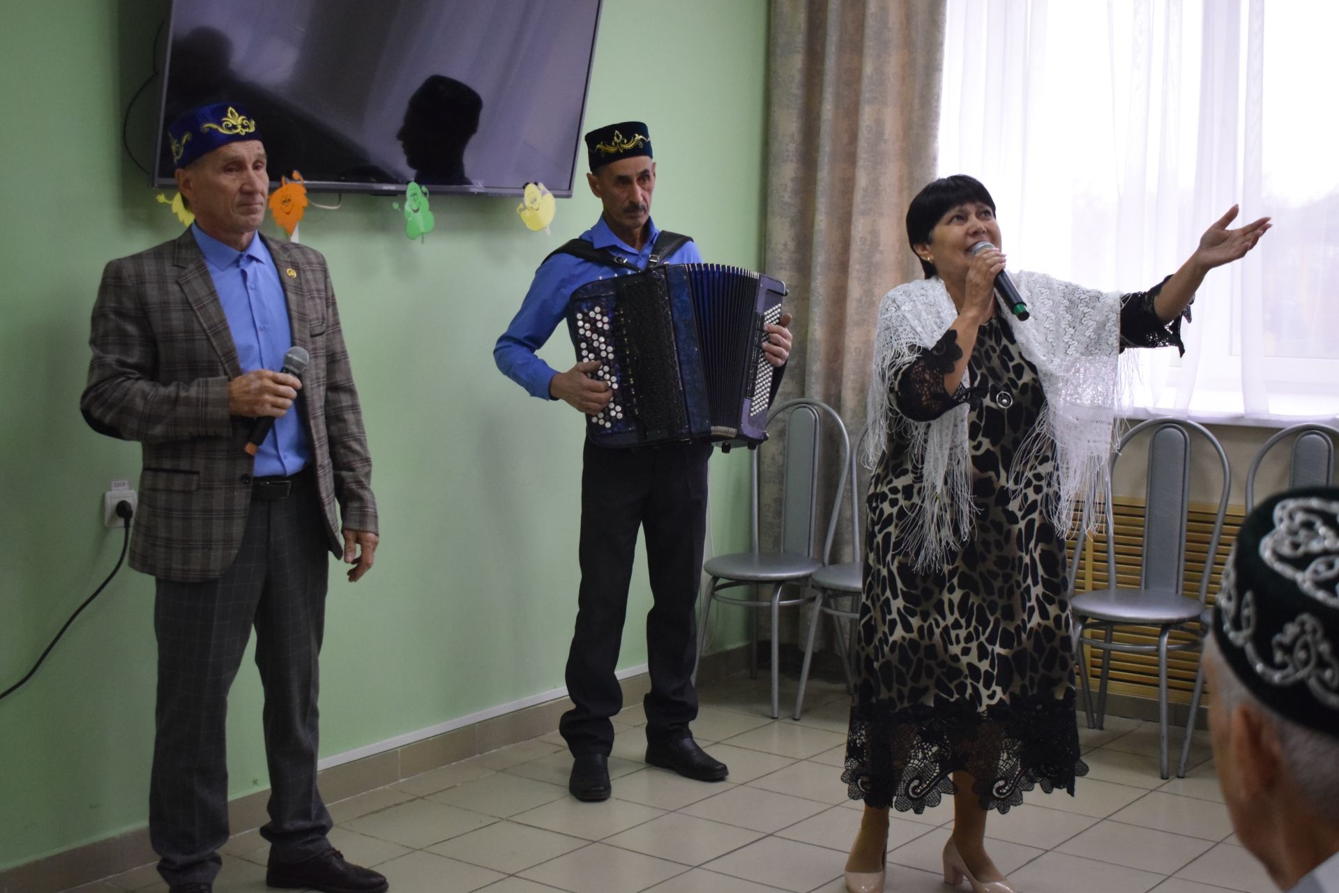 Камил Нәҗмиев интернатта яшәүче өлкәннәр белән очрашты