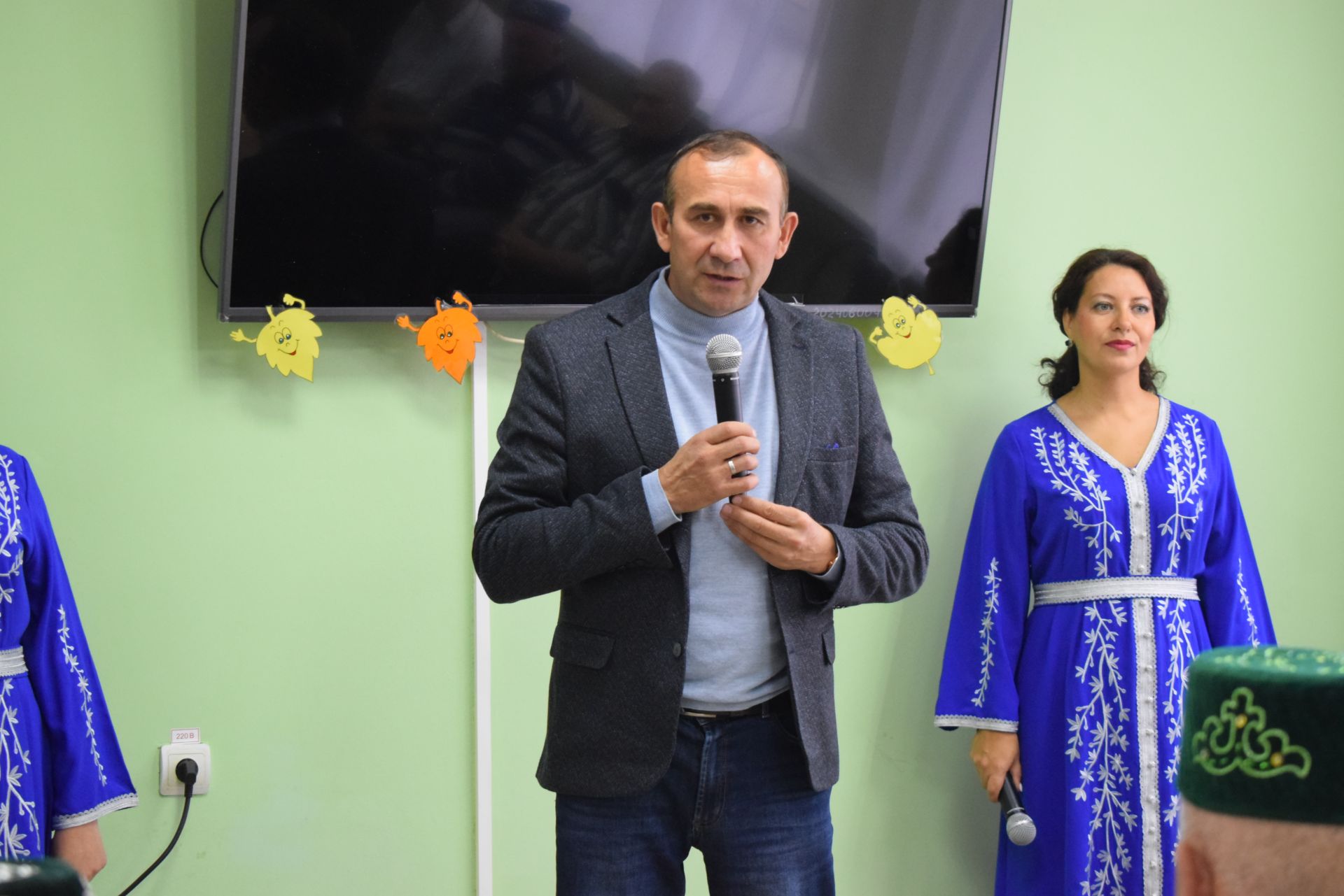Камил Нәҗмиев интернатта яшәүче өлкәннәр белән очрашты