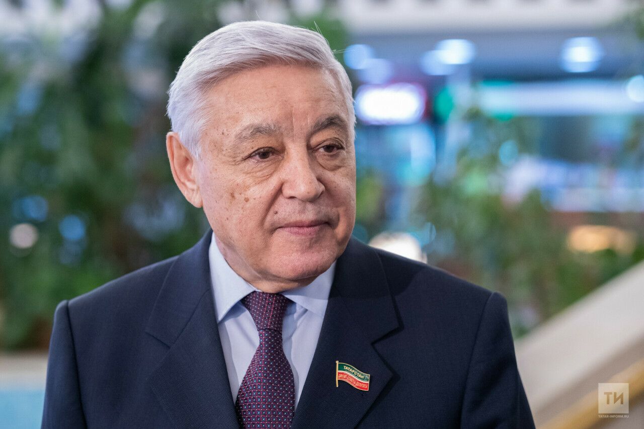 Татарстан Республикасы Дәүләт Советы Рәисе Ф.Х. Мөхәммәтшинның  Россия Федерациясе Дәүләт флагы көне уңаеннан котлавы