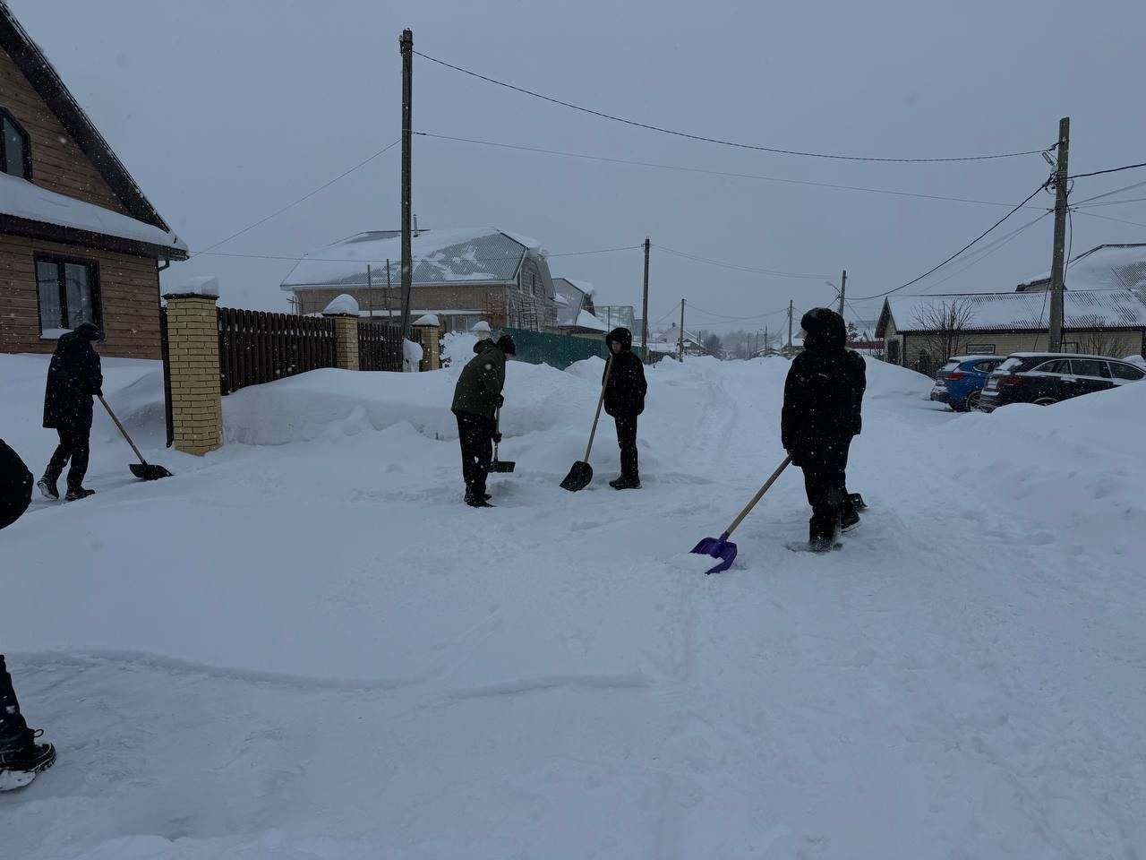 Юные волонтёры школы посёлка Новый пришли на помощь пожилым жителям