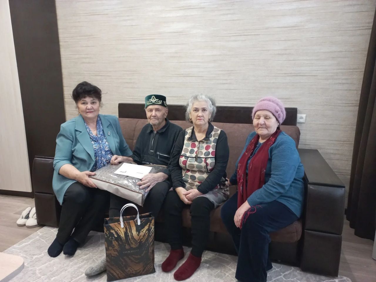 Тыл ветераны Зөлфәт Муллануров 94 яшьлек юбилеен билгеләп үтте