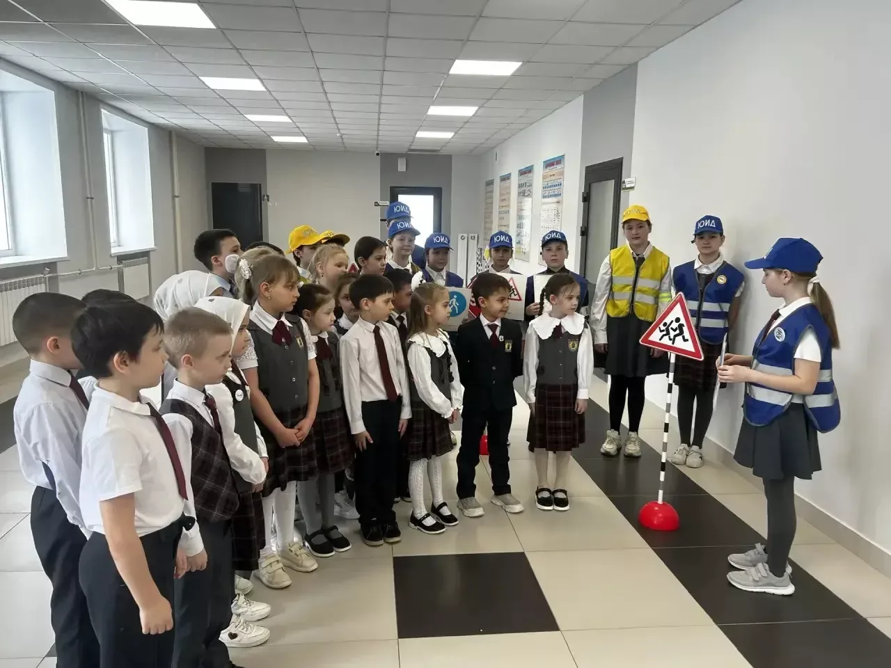 ЮИД в деле! Юные инспекторы поселка Круглое Поле вышли в образовательный «рейд»