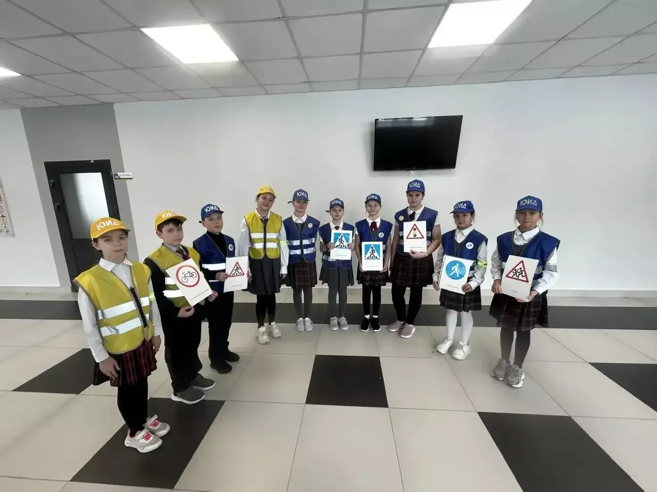 ЮИД в деле! Юные инспекторы поселка Круглое Поле вышли в образовательный «рейд»