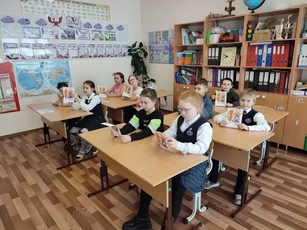 Безопасность на дорогах начинается со школьной скамьи: в Комсомольской СОШ прошло занятие отряда ЮИД