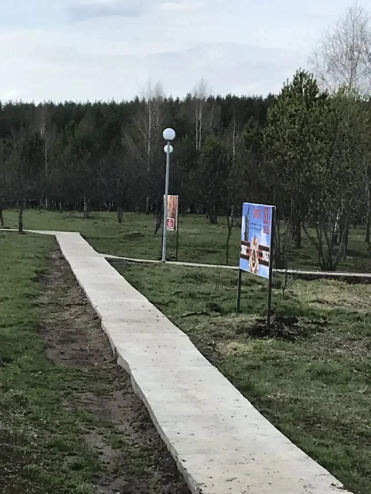 Живая связь поколений: в поселке Новый активисты обновили сад «Память»