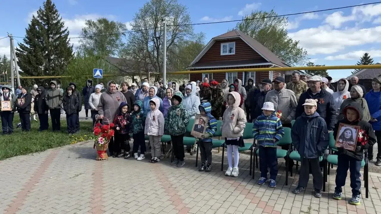 Җиңү җырлары астында: дүрт авыл халкын бер өстәл җыйды