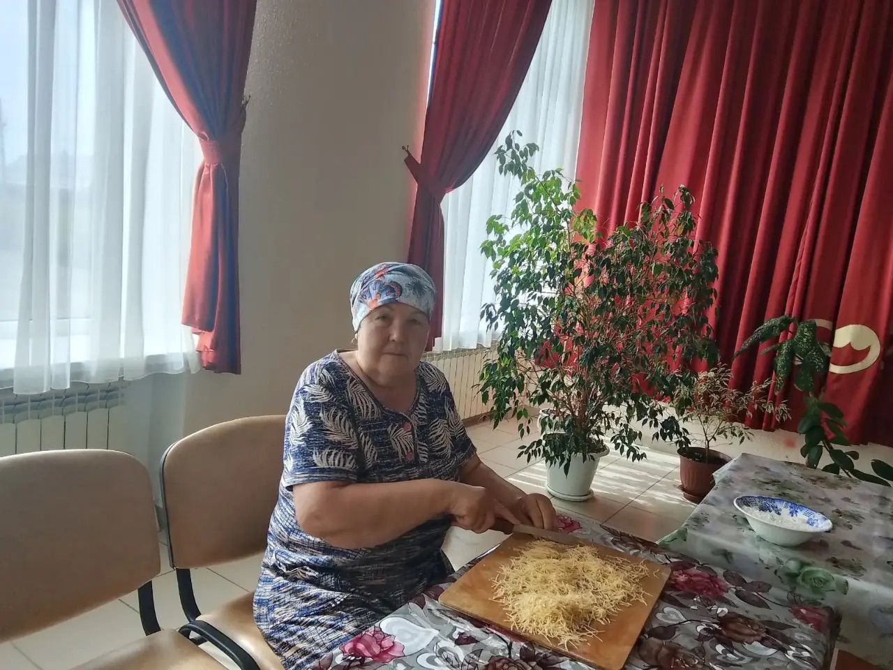 Иске Дөреш волонтерлары хәрбиләргә өй токмачы әзерләде