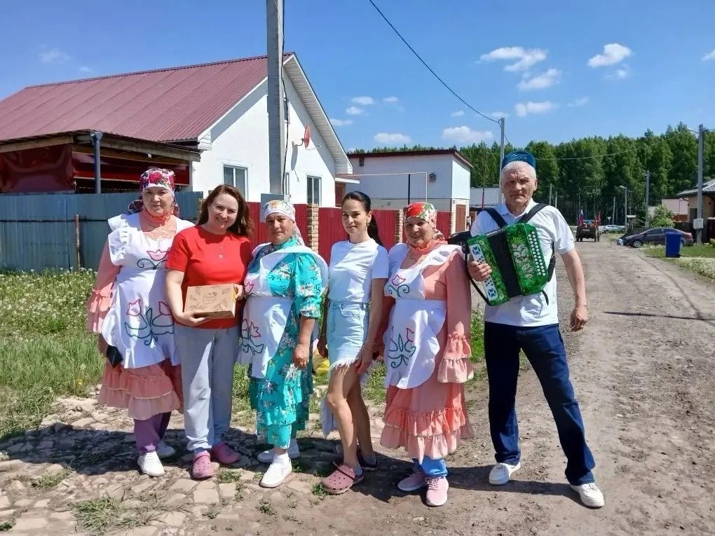 Калмашта Сабантуй батырларына бүләк җыйдылар