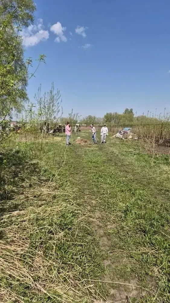 В селе Бетьки прошел масштабный субботник на кладбище