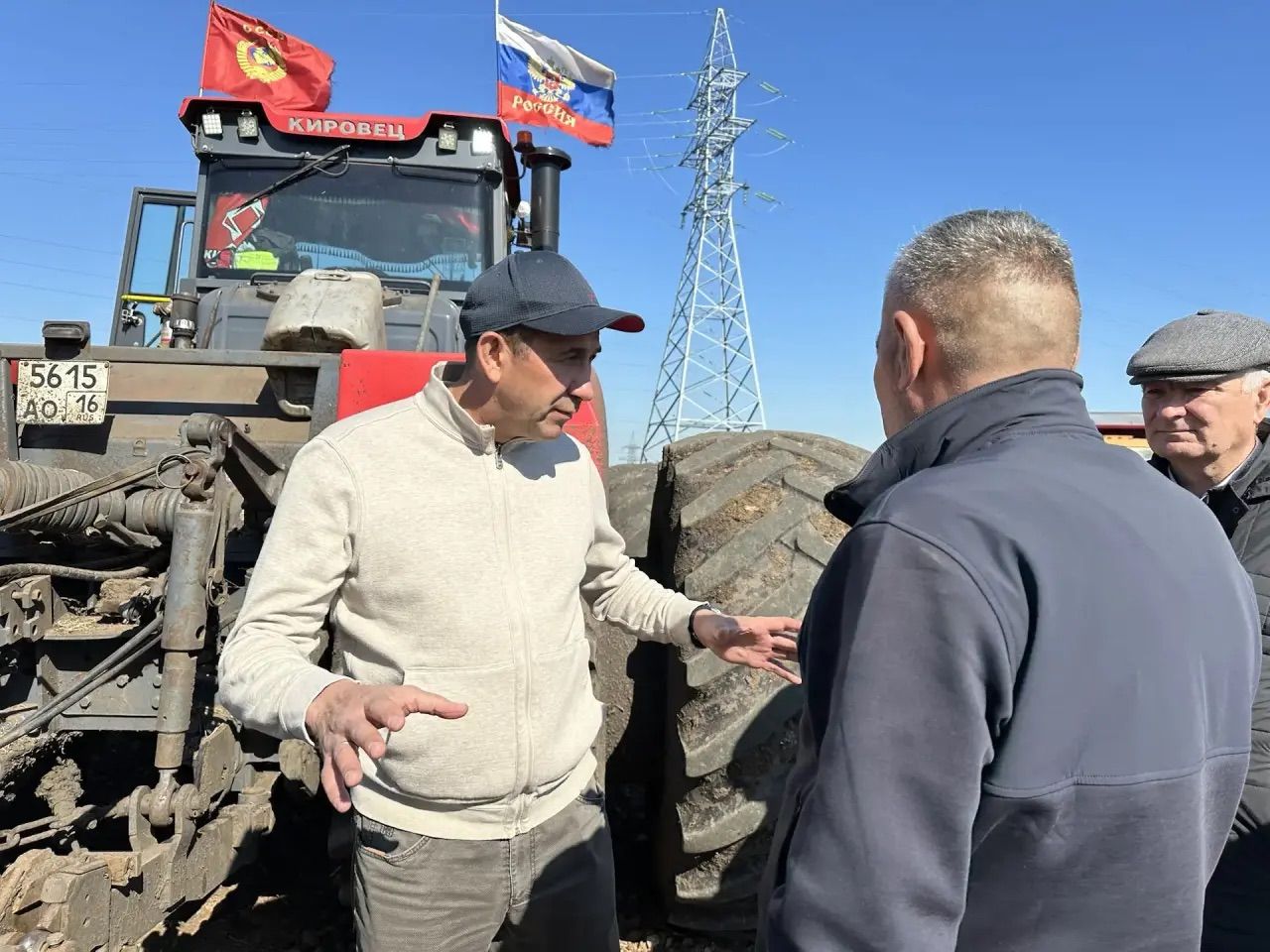 Глава Тукаевского района проинспектировал ход весенне-полевых работ
