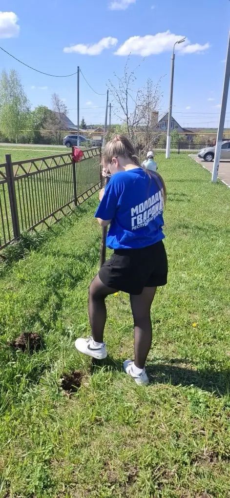 В Старых Ерыклах заложили живой памятник героям