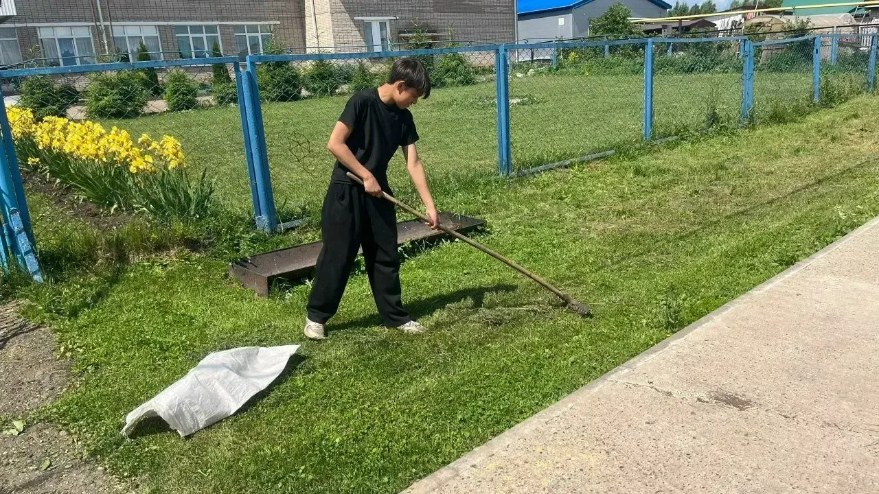 Школьники района открыли сезон летнего трудоустройства
