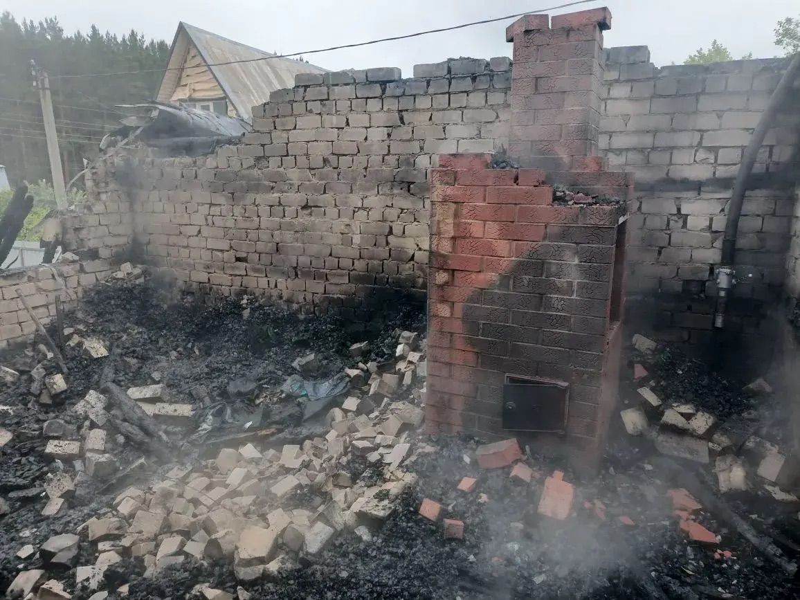 В СНТ «Прибрежный» из-за короткого замыкания дотла сгорел садовый дом