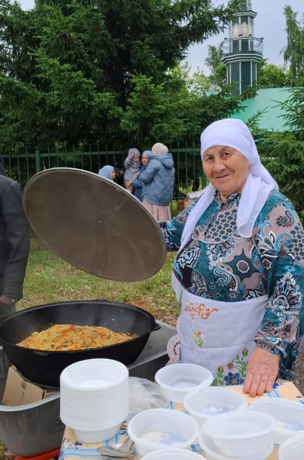 В Круглом Поле у мечети «Газизулла» провели масштабный семейный праздник для сельчан