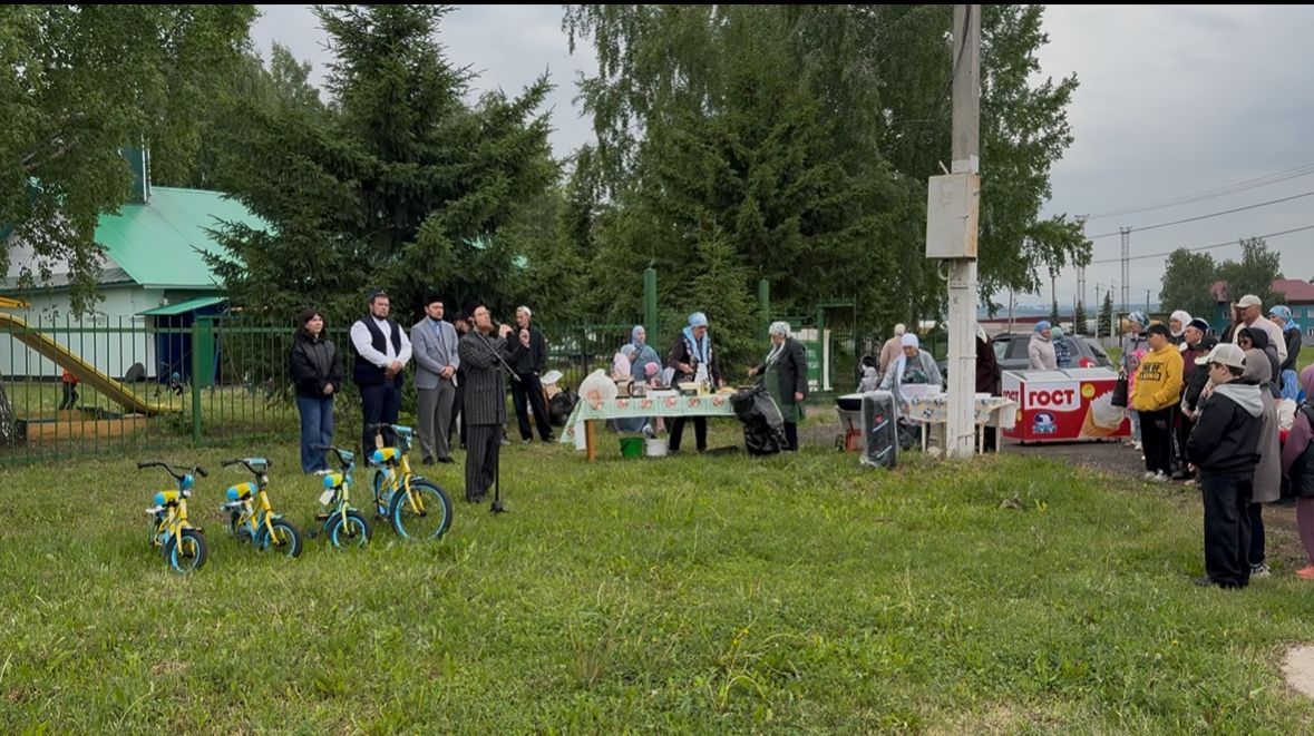 В Круглом Поле у мечети «Газизулла» провели масштабный семейный праздник для сельчан