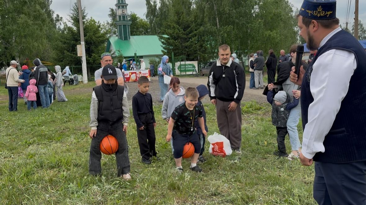 В Круглом Поле у мечети «Газизулла» провели масштабный семейный праздник для сельчан