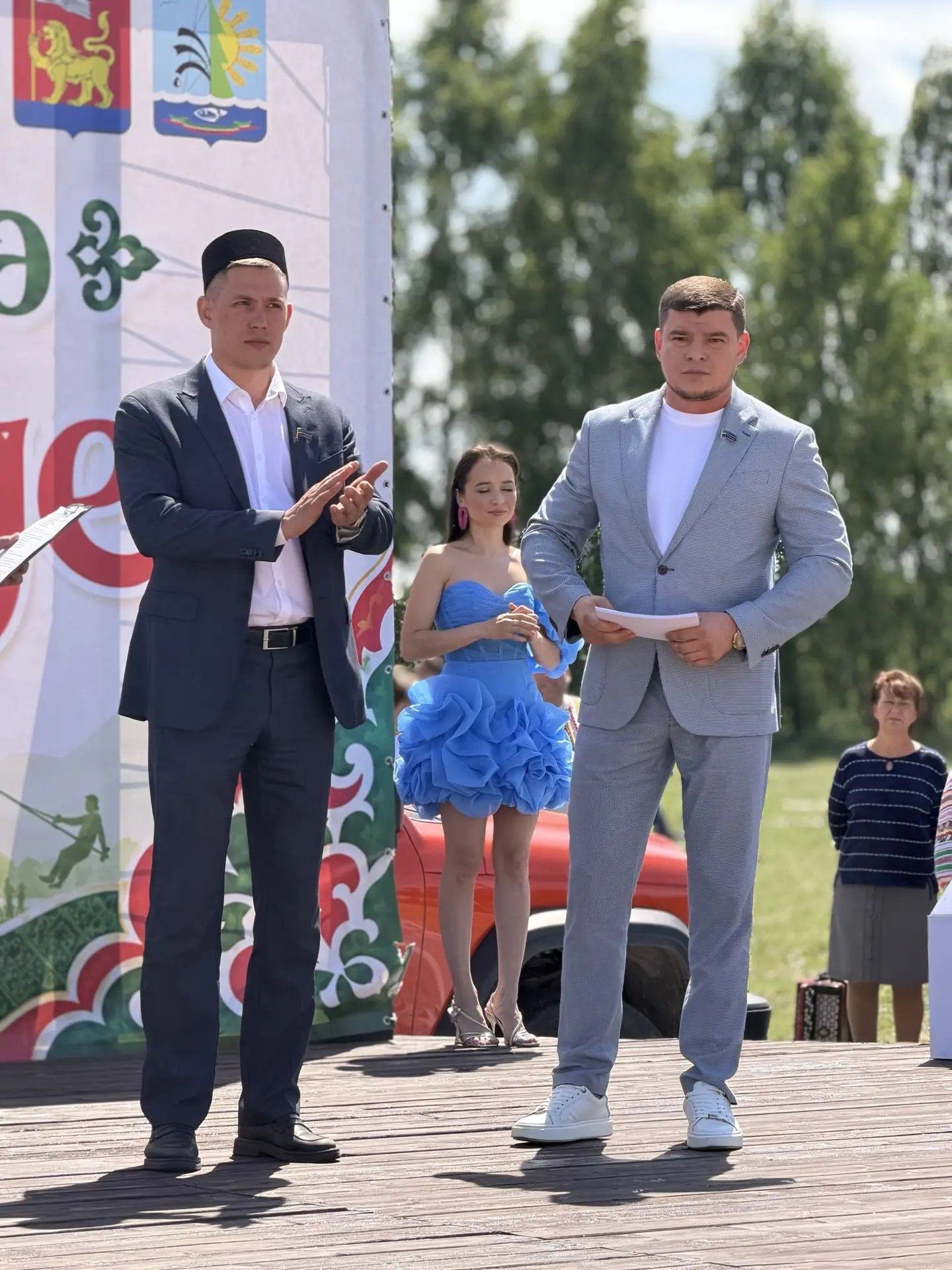 Меценат Фларид Сафин подарил подписку на газету «Якты юл» активистам и заслуженным жителям Малой Шильны