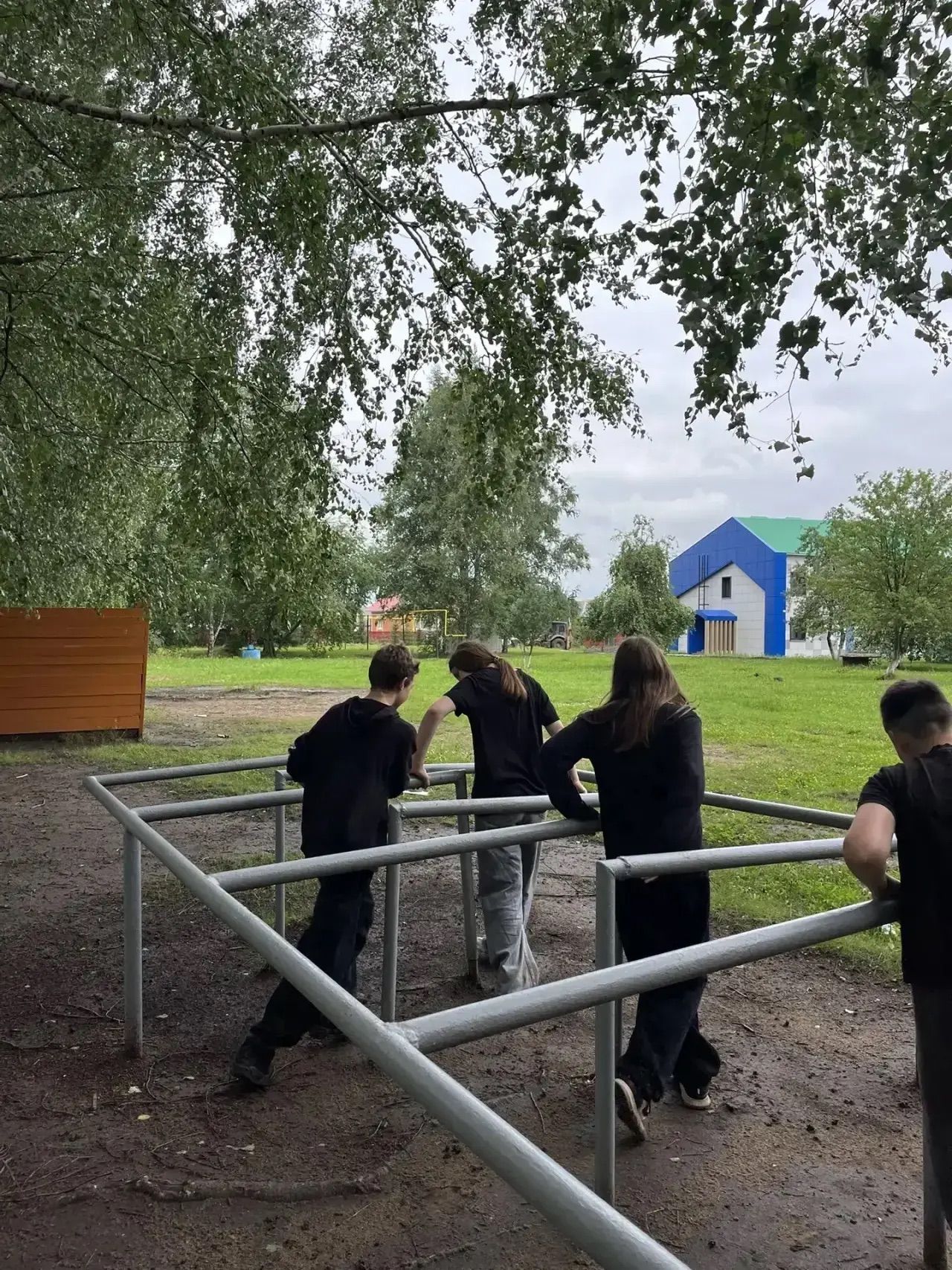 Досуговая площадка Новотроицкой школы превратилась в центр спорта и творчества