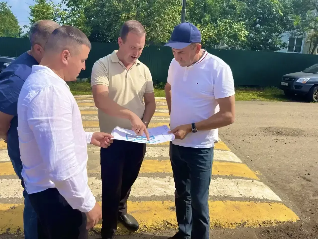 Камиль Назмиев проинспектировал капремонт школ и спортобъекты