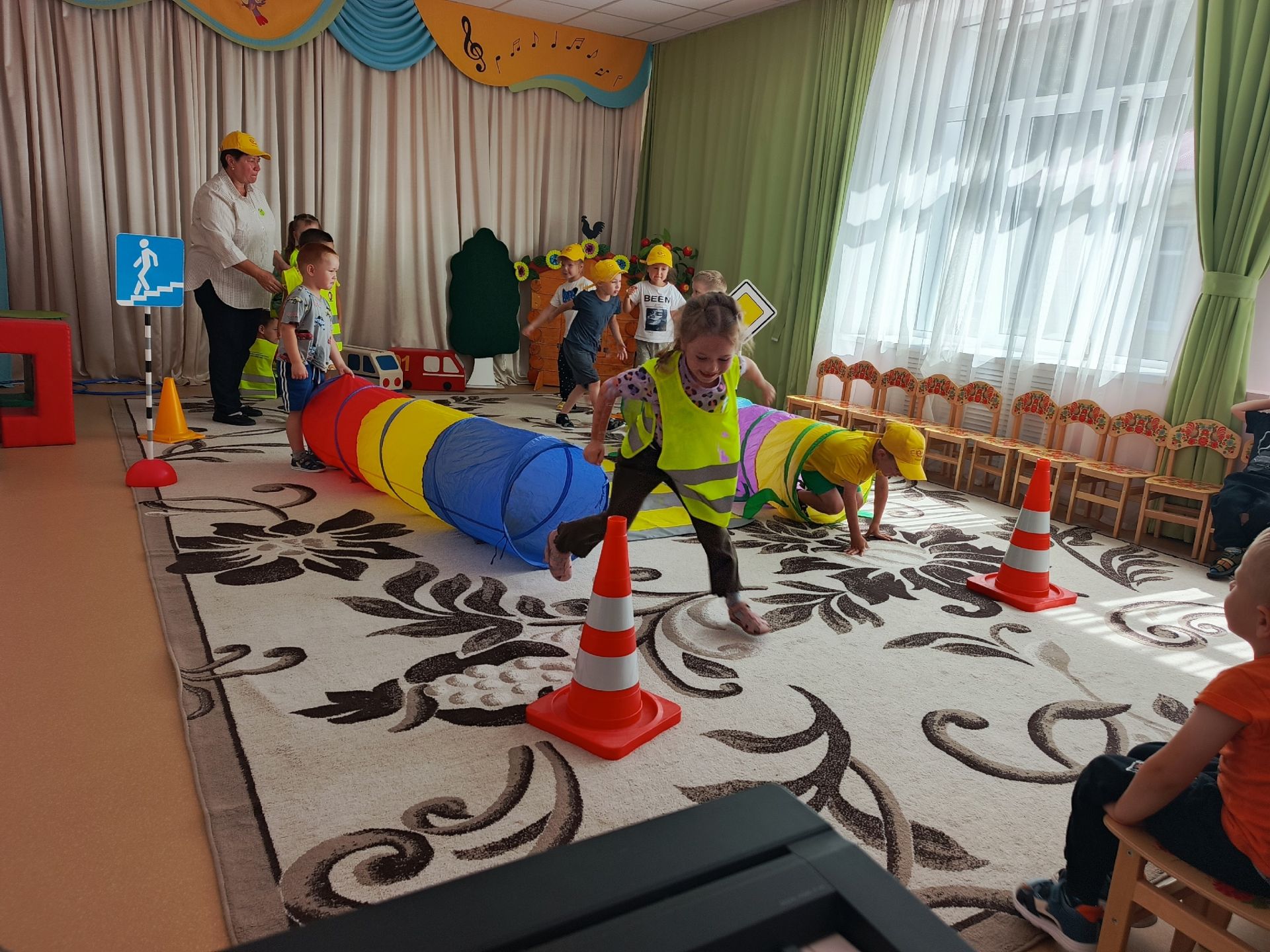 Главный специалист ГБУ «БДД» Тукаевского района Людмила Строкина проверила подготовку юных пешеходов