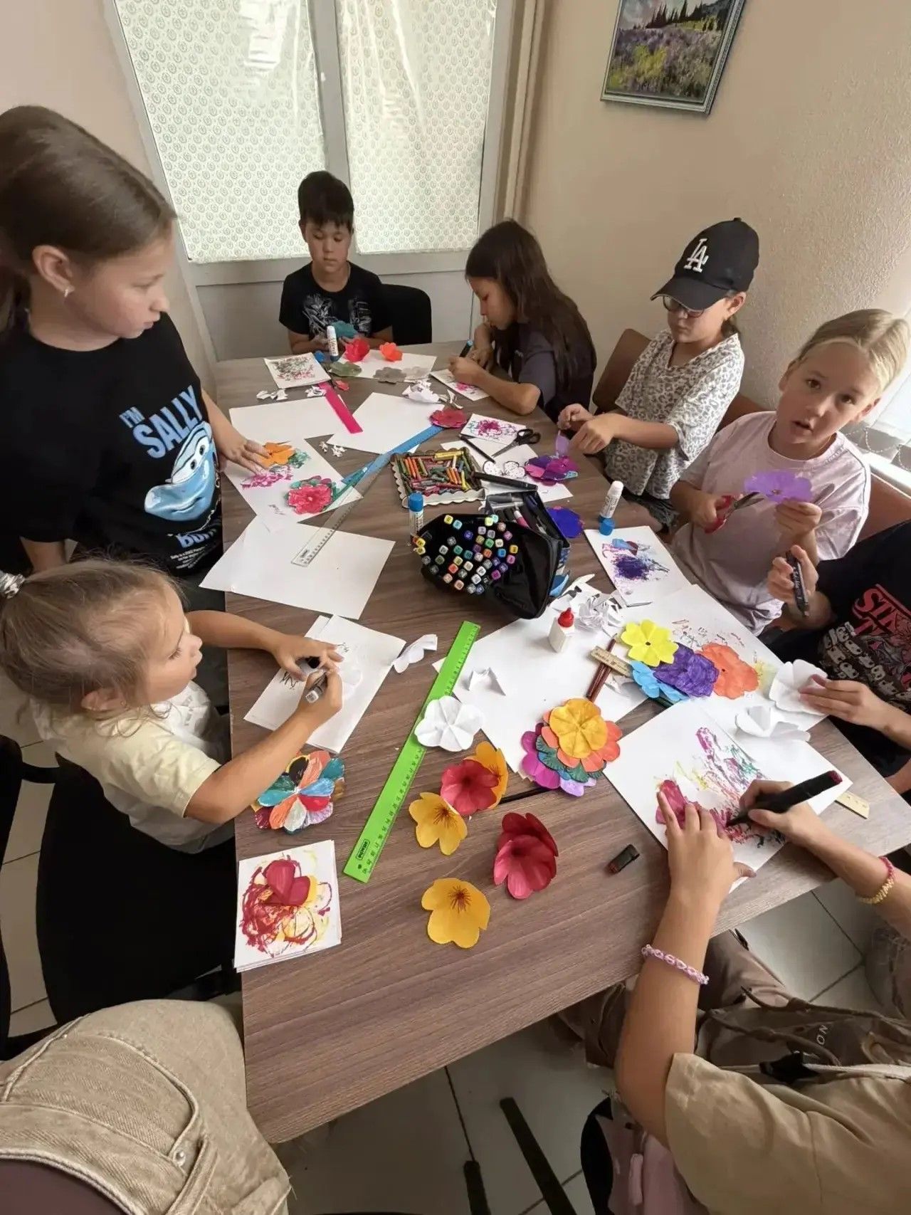 Юные жители района создали памятные открытки своими руками