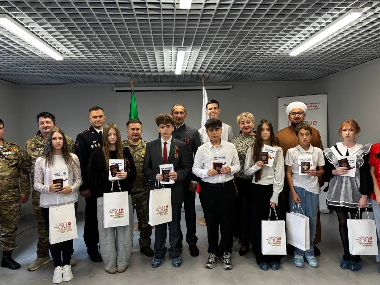 В День Республики 14-летние жители района получили свои первые паспорта