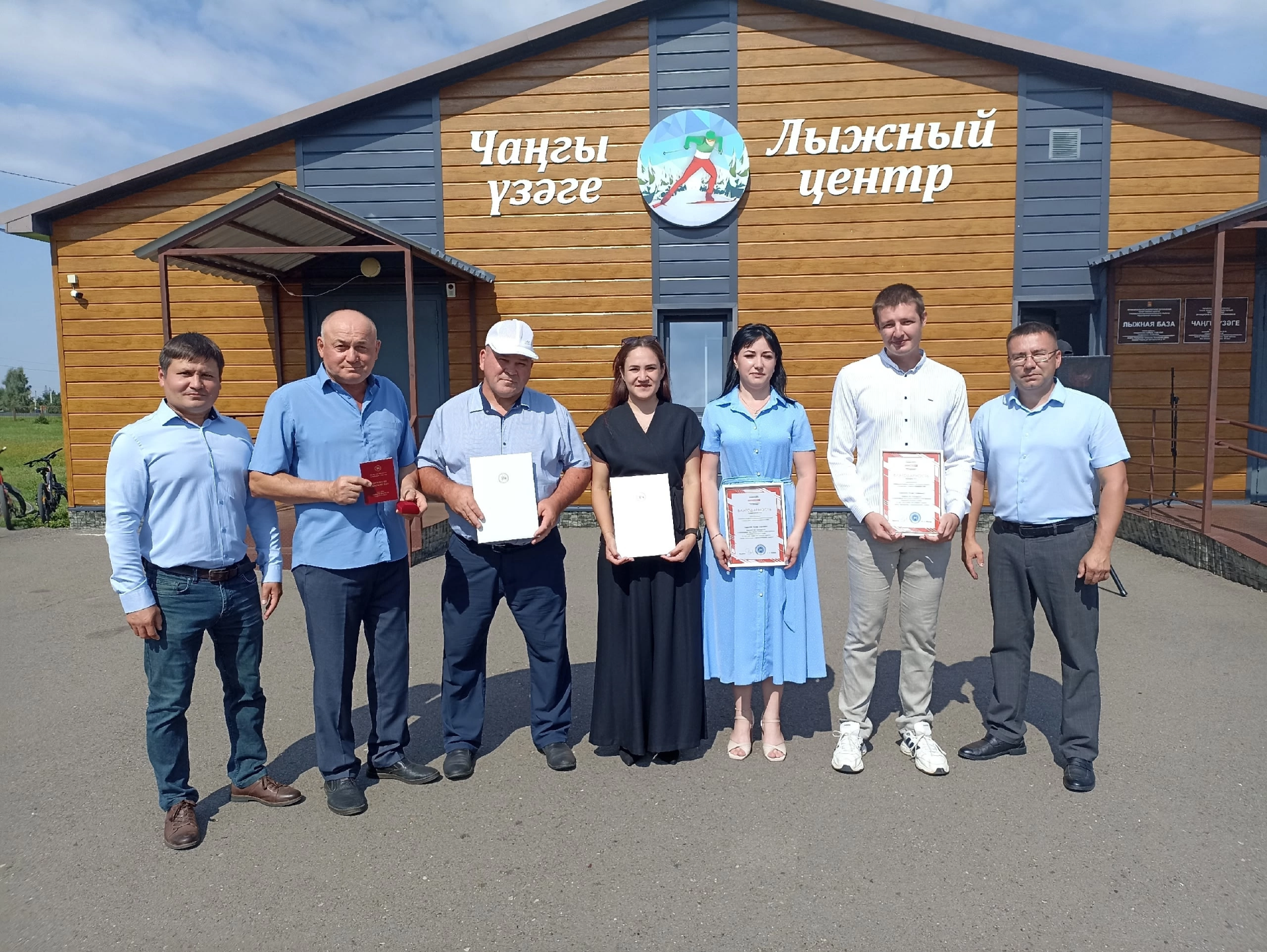 В посёлке Новый наградили лучших тренеров и провели легкоатлетическую эстафету