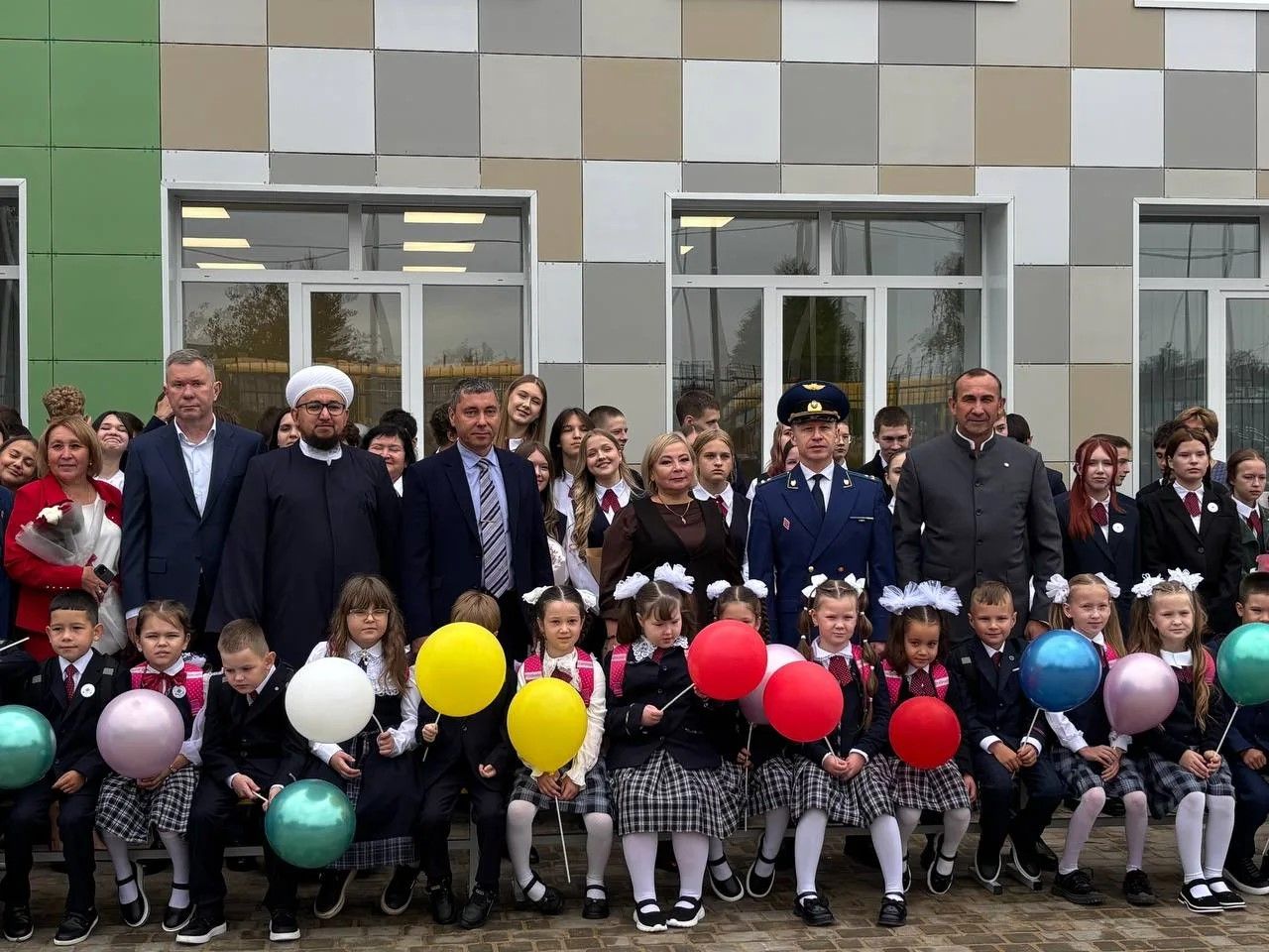День знаний отметили в обновлённой школе посёлка Новый Тукаевского района