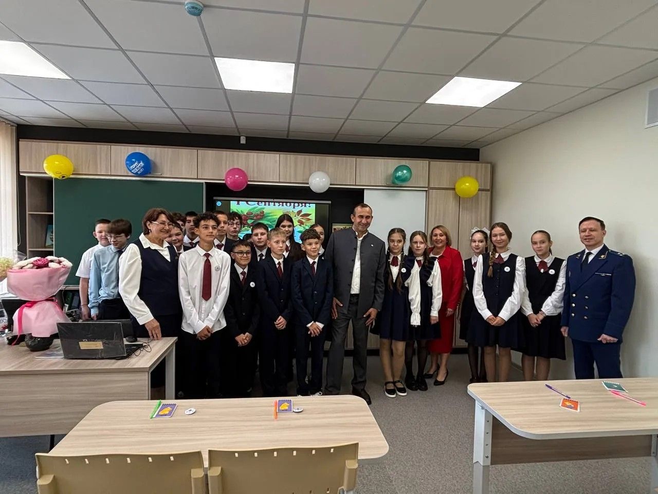 День знаний отметили в обновлённой школе посёлка Новый Тукаевского района