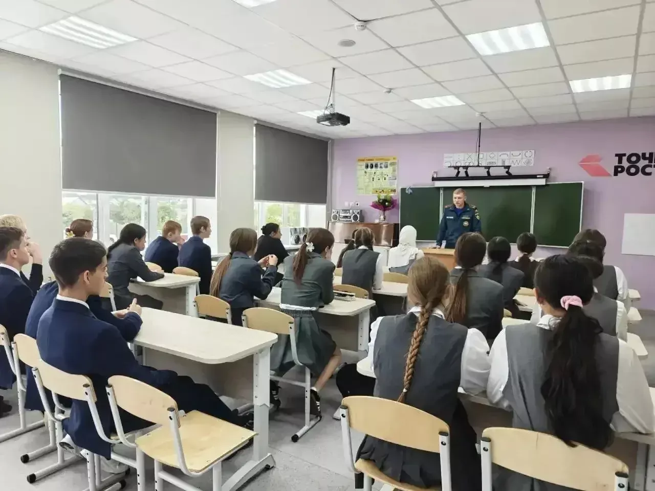 В школах проходят учебные эвакуации МЧС
