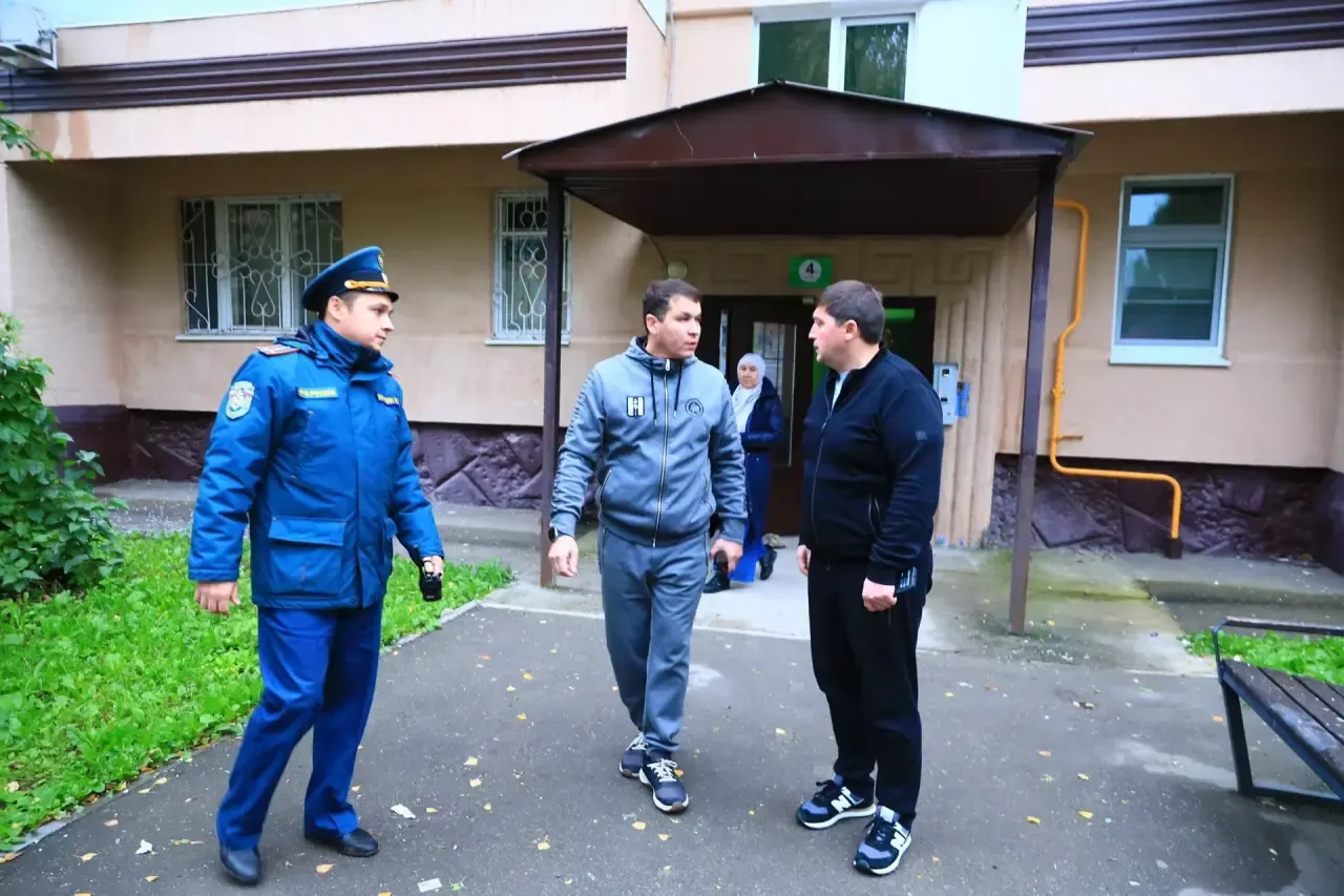 Мэр Нижнекамска встретился с жителями пострадавшего дома