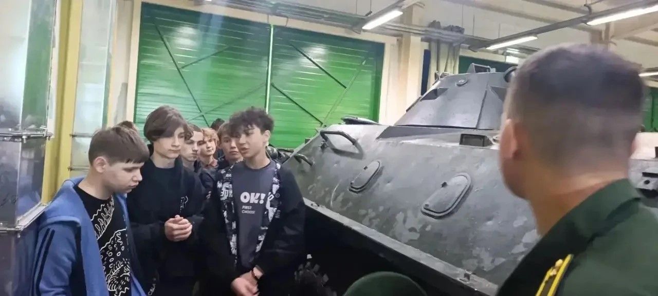 Район балалары Казан танк училищесының ачык ишекләр көнендә булып кайтты