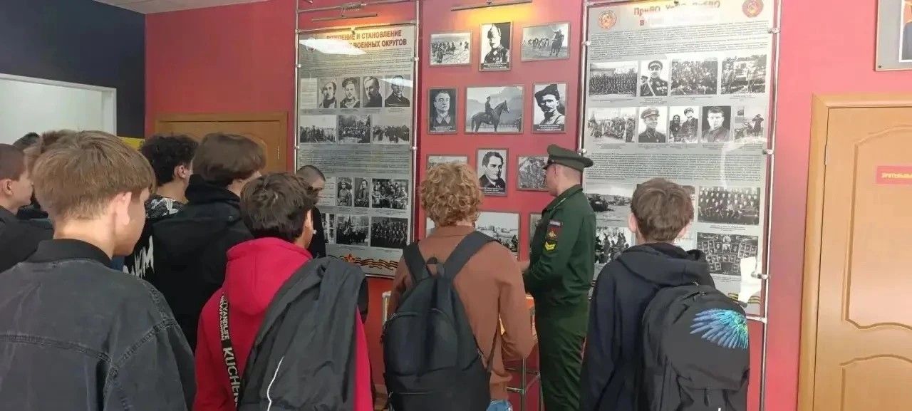 Район балалары Казан танк училищесының ачык ишекләр көнендә булып кайтты